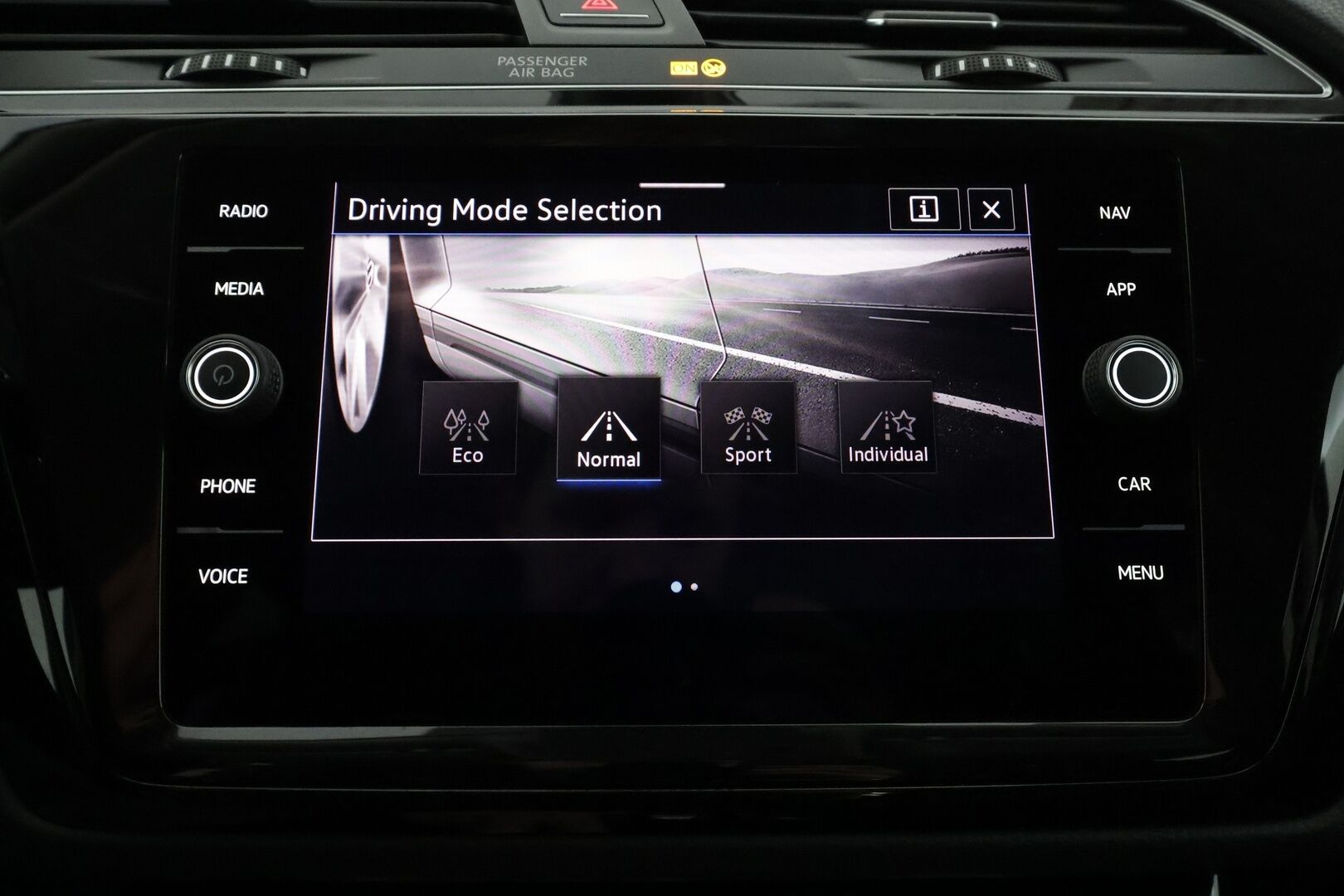 VOLKSWAGEN TOURAN 2023 1,5 TSI EVO 110 kW DSG-automaatti 7-P - | Koukku | ACC | Matrix-LED | P.Kamera | Hierovat Sporttipenkit | Navi | Kaistavahti | Keyless | Digimittaristo | Apple&Android | Merkkihuollot | Kahdet renkaat |