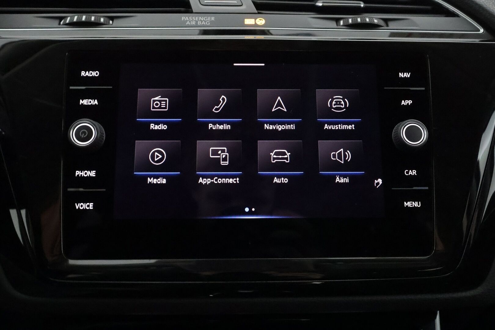 VOLKSWAGEN TOURAN 2023 1,5 TSI EVO 110 kW DSG-automaatti 7-P - | Koukku | ACC | Matrix-LED | P.Kamera | Hierovat Sporttipenkit | Navi | Kaistavahti | Keyless | Digimittaristo | Apple&Android | Merkkihuollot | Kahdet renkaat |