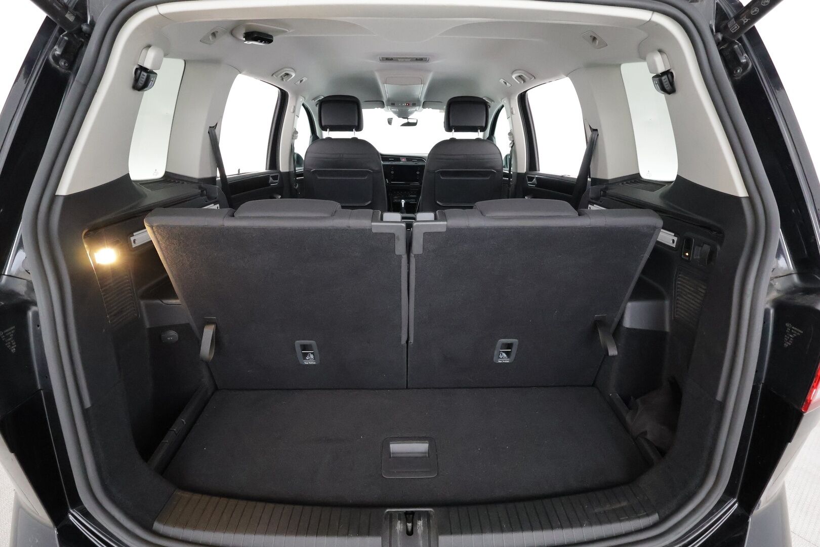 VOLKSWAGEN TOURAN 2023 1,5 TSI EVO 110 kW DSG-automaatti 7-P - | Koukku | ACC | Matrix-LED | P.Kamera | Hierovat Sporttipenkit | Navi | Kaistavahti | Keyless | Digimittaristo | Apple&Android | Merkkihuollot | Kahdet renkaat |