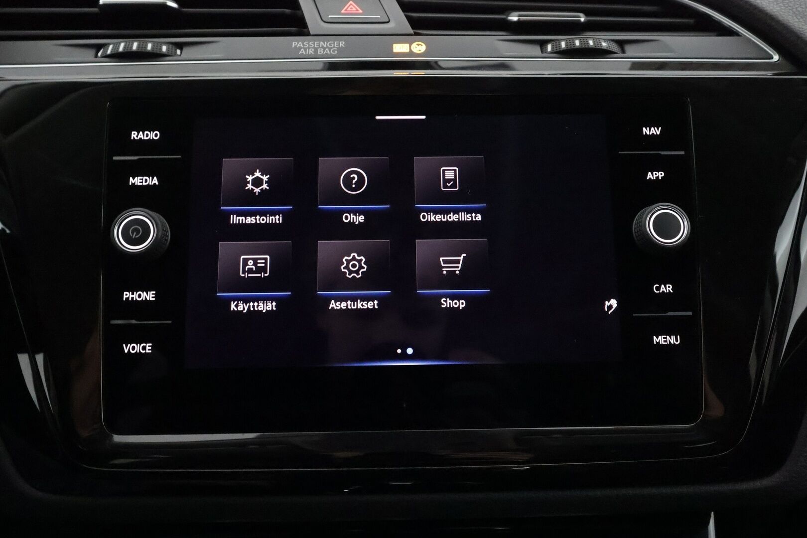 VOLKSWAGEN TOURAN 2023 1,5 TSI EVO 110 kW DSG-automaatti 7-P - | Koukku | ACC | Matrix-LED | P.Kamera | Hierovat Sporttipenkit | Navi | Kaistavahti | Keyless | Digimittaristo | Apple&Android | Merkkihuollot | Kahdet renkaat |