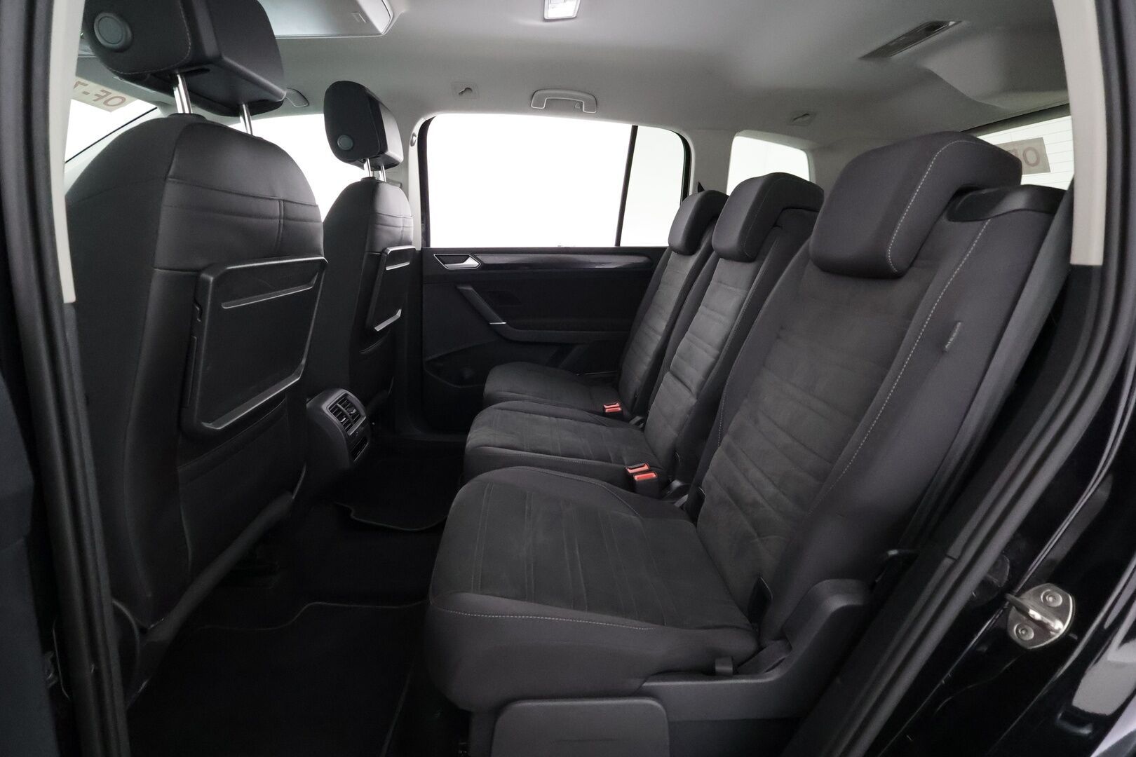 VOLKSWAGEN TOURAN 2023 1,5 TSI EVO 110 kW DSG-automaatti 7-P - | Koukku | ACC | Matrix-LED | P.Kamera | Hierovat Sporttipenkit | Navi | Kaistavahti | Keyless | Digimittaristo | Apple&Android | Merkkihuollot | Kahdet renkaat |