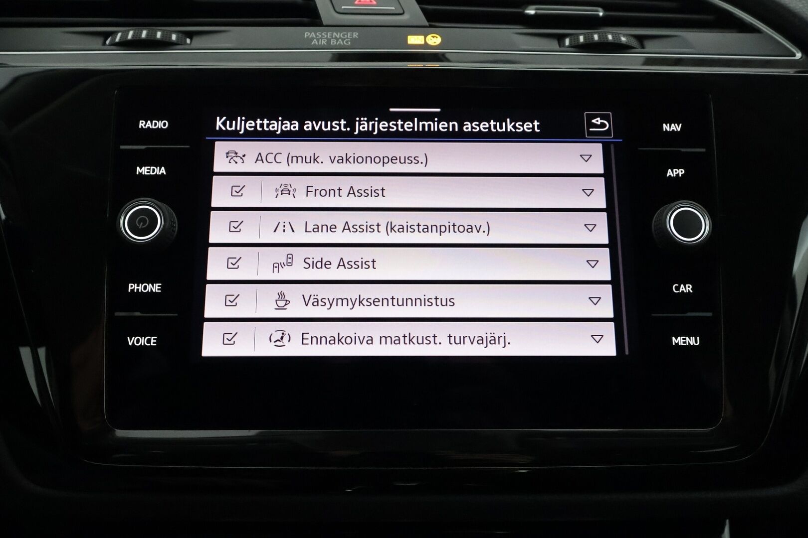 VOLKSWAGEN TOURAN 2023 1,5 TSI EVO 110 kW DSG-automaatti 7-P - | Koukku | ACC | Matrix-LED | P.Kamera | Hierovat Sporttipenkit | Navi | Kaistavahti | Keyless | Digimittaristo | Apple&Android | Merkkihuollot | Kahdet renkaat |
