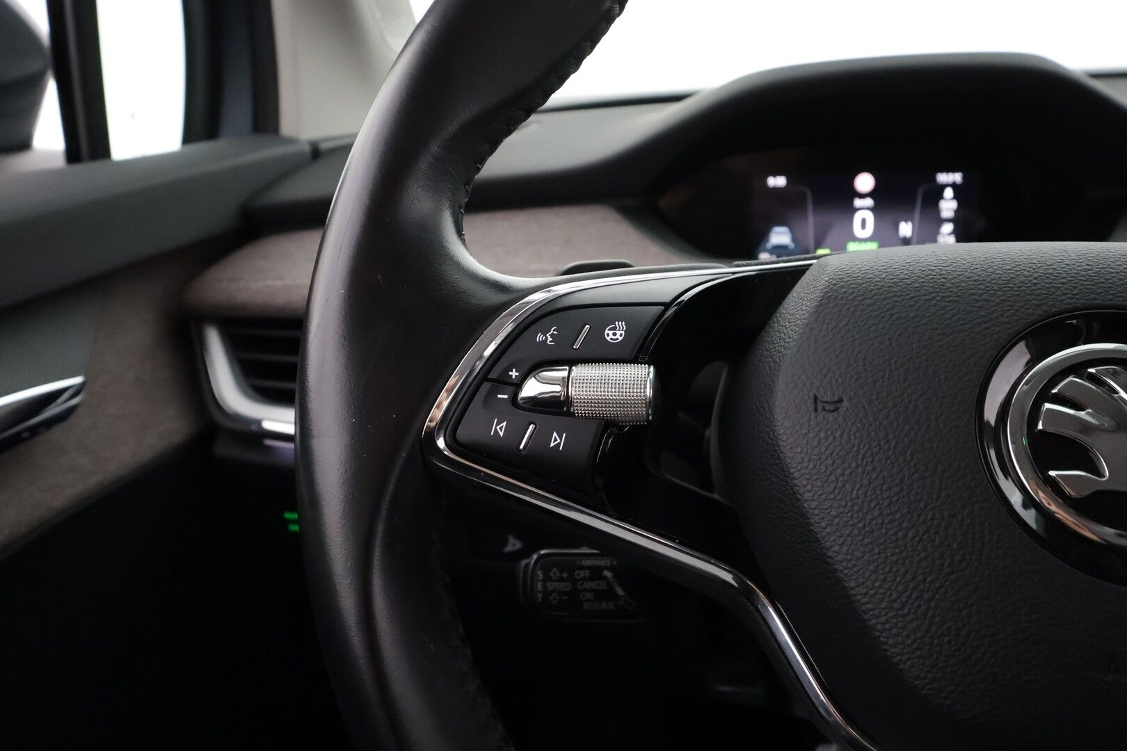 Skoda Enyaq 2021 60 Launch Edition iV - | ACC | ILP | Koukku | Matrix-LED | P.Kamera | Ratinlämmitys | Muistipenkki | Merkkihuollettu | Koti&Kauppalaturi |