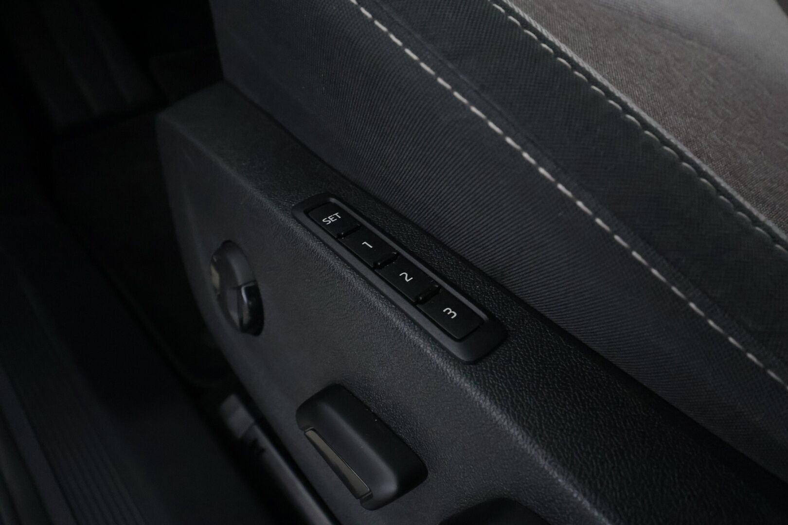 Skoda Enyaq 2021 60 Launch Edition iV - | ACC | ILP | Koukku | Matrix-LED | P.Kamera | Ratinlämmitys | Muistipenkki | Merkkihuollettu | Koti&Kauppalaturi |