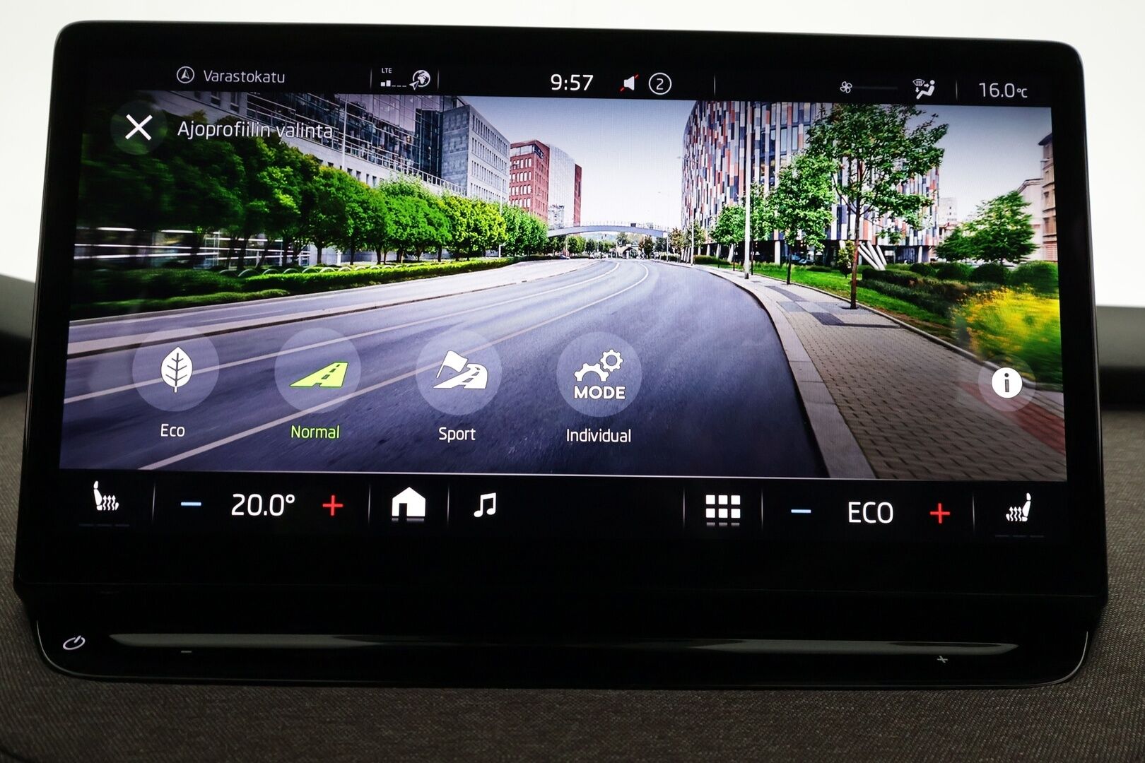 Skoda Enyaq 2021 60 Launch Edition iV - | ACC | ILP | Koukku | Matrix-LED | P.Kamera | Ratinlämmitys | Muistipenkki | Merkkihuollettu | Koti&Kauppalaturi |