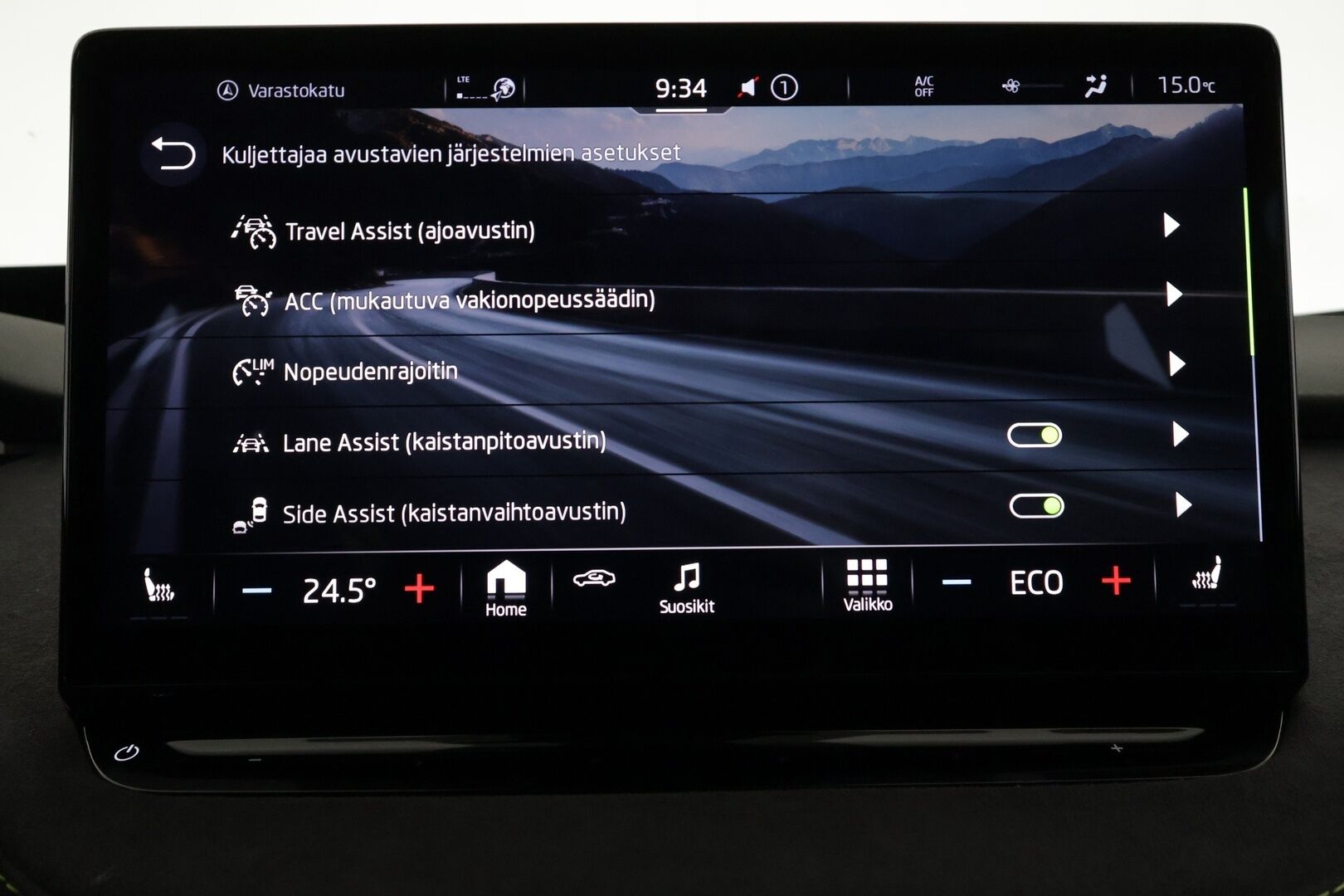 Skoda Enyaq 2023 Coupe 80x 4x4 iV - | ILP | Koukku | ACC | Lasikatto | Matrix-LED | HUD | Canton | P.Kamera | Crystal Mask | Muistipenkit | Navi | Kaistavahti | Keyless | Merkkihuollot | 