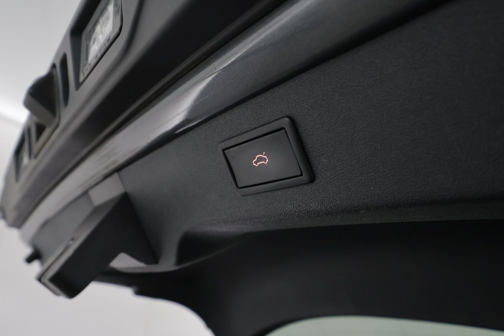 Skoda Enyaq 2023 Coupe 80x 4x4 iV - | ILP | Koukku | ACC | Lasikatto | Matrix-LED | HUD | Canton | P.Kamera | Crystal Mask | Muistipenkit | Navi | Kaistavahti | Keyless | Merkkihuollot | 