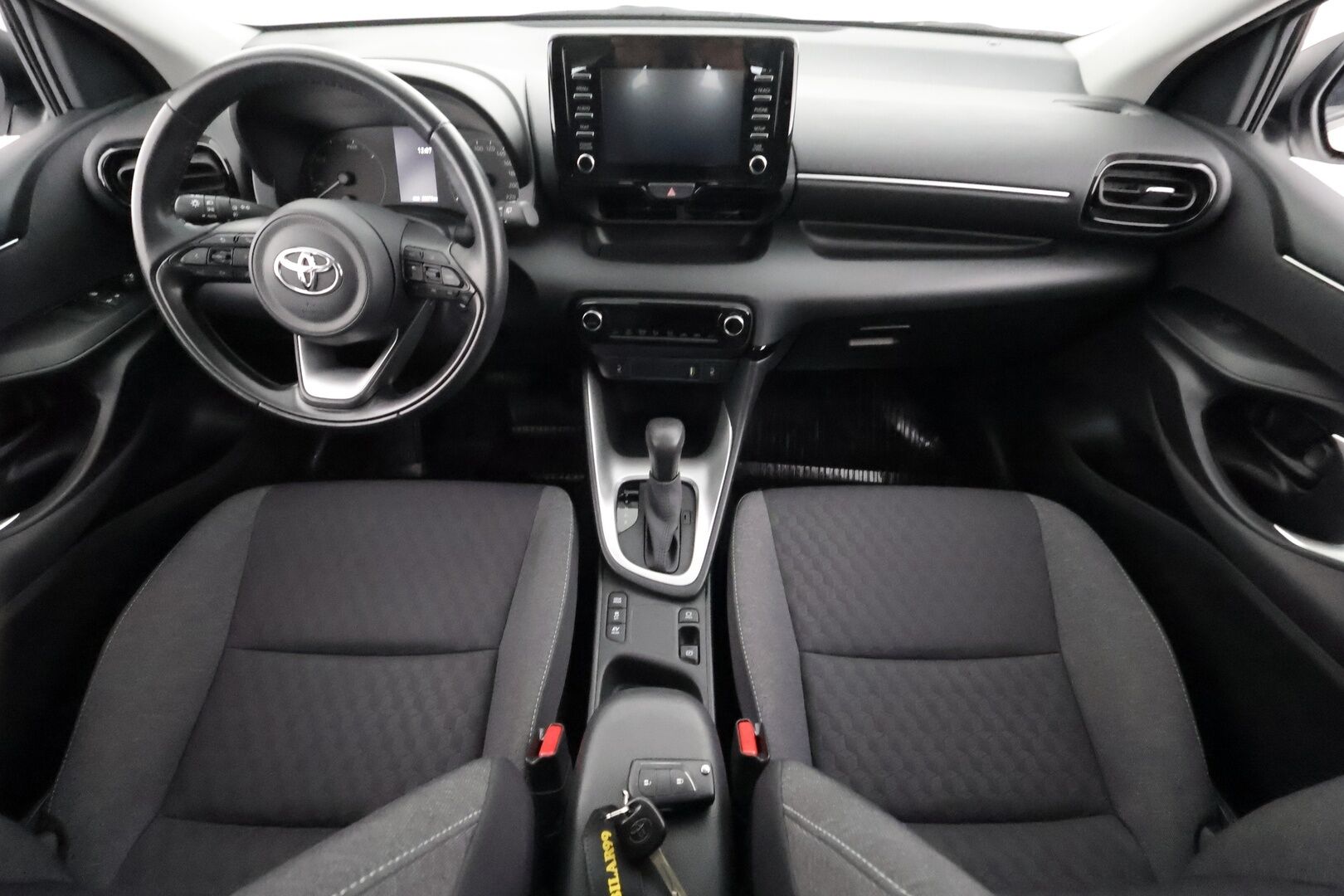 Toyota Yaris 2022 1,5 Hybrid Active - | ACC | P.Kamera | Kaukovaloautomatiikka | Navi | Kaistavahti | Apple&Android | Merkkihuollot | - KORKO VAIN 3,99 %