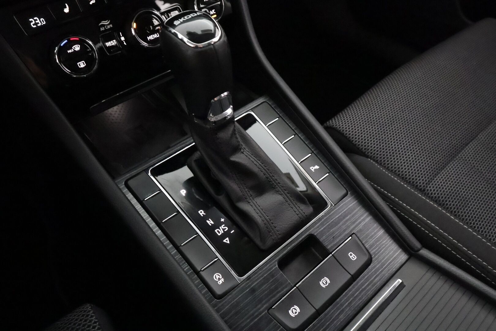 Skoda Superb 2024 Combi 1,5 TSI ACT Active - | Koukku | ACC | LED | P.Tutkat | Muistipenkki | Keyless | Facelift | Digimittaristo | Merkkihuollot |