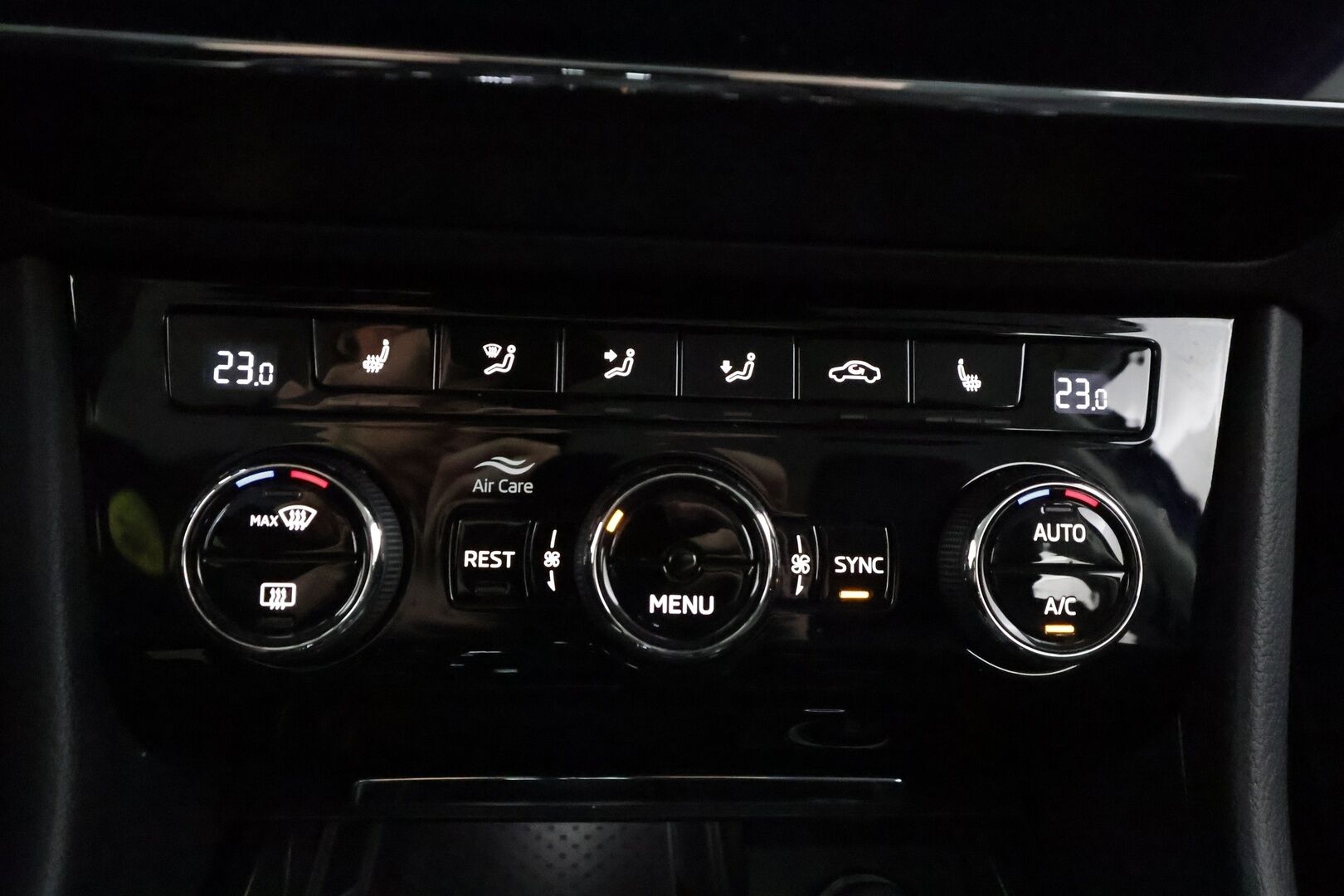 Skoda Superb 2024 Combi 1,5 TSI ACT Active - | Koukku | ACC | LED | P.Tutkat | Muistipenkki | Keyless | Facelift | Digimittaristo | Merkkihuollot |