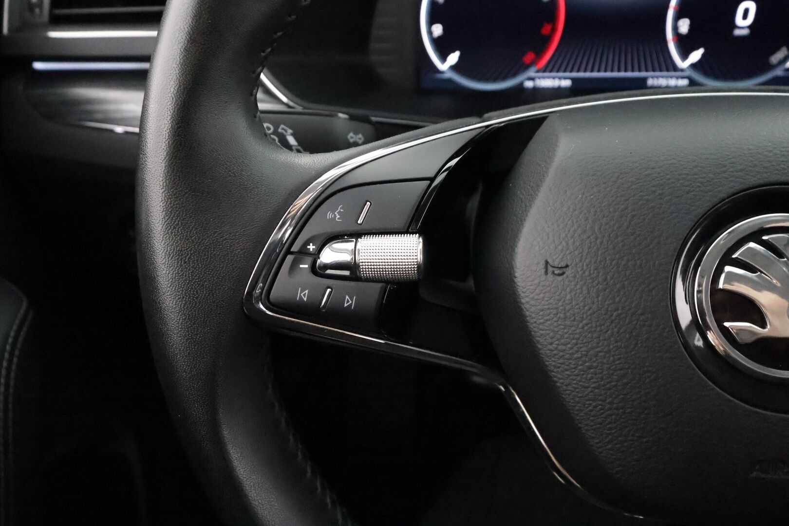 Skoda Superb 2024 Combi 1,5 TSI ACT Active - | Koukku | ACC | LED | P.Tutkat | Muistipenkki | Keyless | Facelift | Digimittaristo | Merkkihuollot |