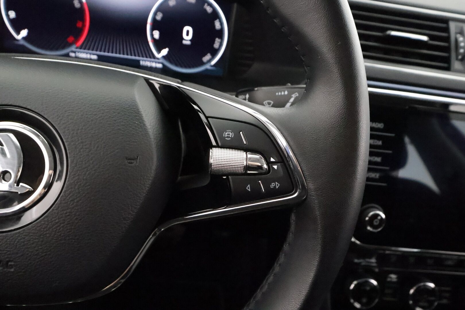 Skoda Superb 2024 Combi 1,5 TSI ACT Active - | Koukku | ACC | LED | P.Tutkat | Muistipenkki | Keyless | Facelift | Digimittaristo | Merkkihuollot |