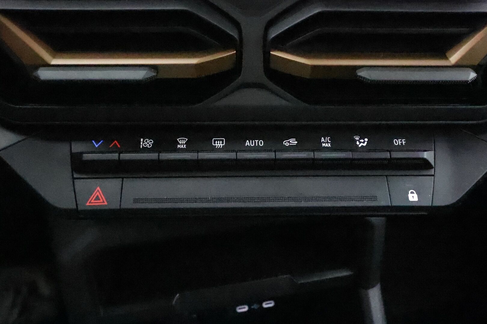 DACIA DUSTER 2024 TCe 130 4x4 Extreme - | Vakkari | Koukku | Digimittaristo | P.Kamera | LED | Puolinahat | Apple&Android |