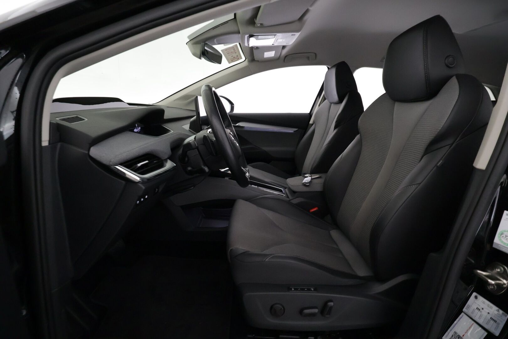 SKODA ENYAQ 2023 80 iV - | ACC | ILP | Matrix-LED  | Hierova muistipenkki | Puolinahat | P.Kamera | Canton | Keyless | Apple&Android | Merkkihuollettu | Kahdet Renkaat |