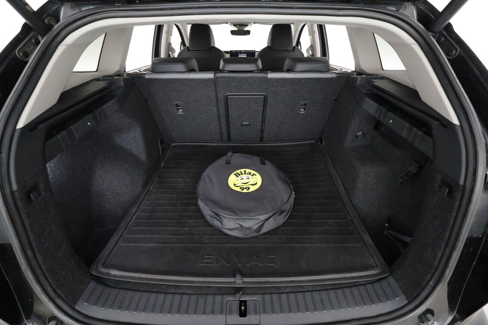 SKODA ENYAQ 2023 80 iV - | ACC | ILP | Matrix-LED  | Hierova muistipenkki | Puolinahat | P.Kamera | Canton | Keyless | Apple&Android | Merkkihuollettu | Kahdet Renkaat |