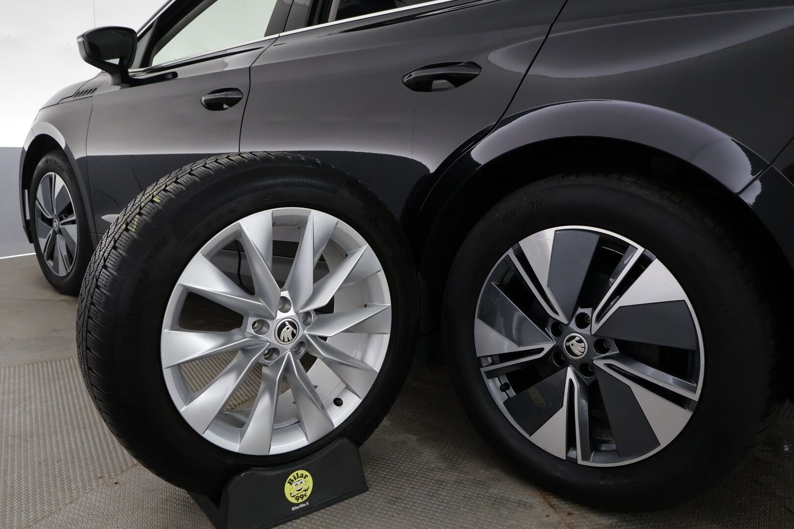 SKODA ENYAQ 2023 80 iV - | ACC | ILP | Matrix-LED  | Hierova muistipenkki | Puolinahat | P.Kamera | Canton | Keyless | Apple&Android | Merkkihuollettu | Kahdet Renkaat |