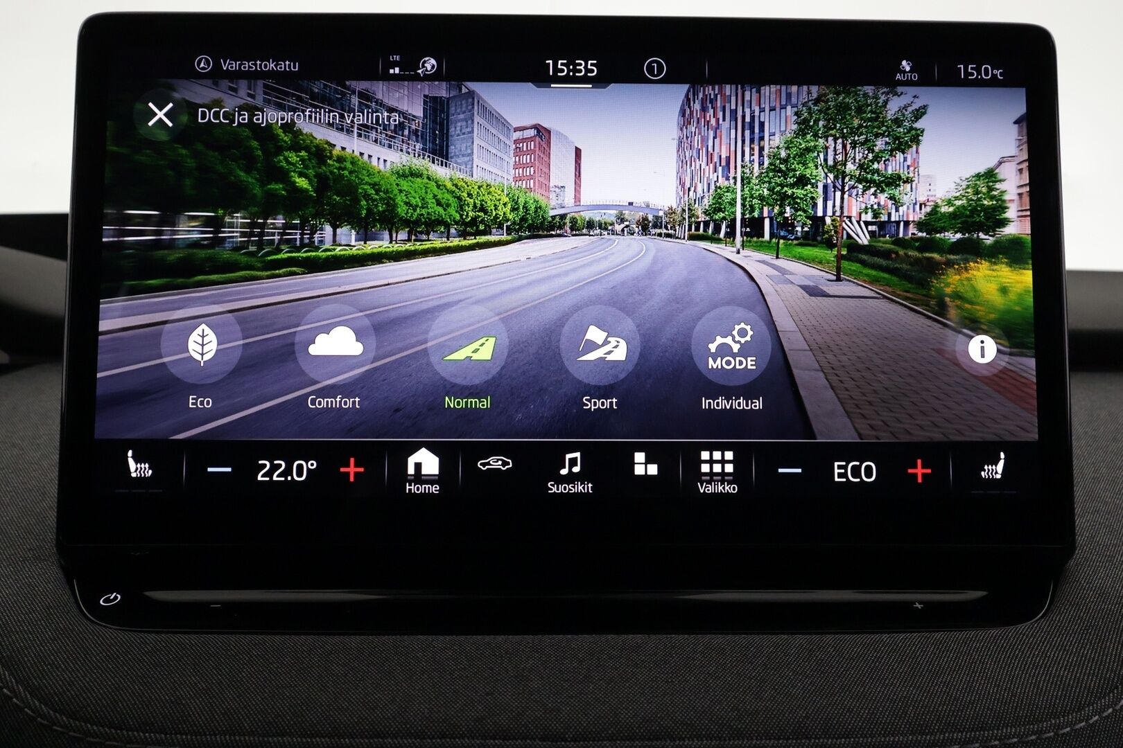SKODA ENYAQ 2023 80 iV - | ACC | ILP | Matrix-LED  | Hierova muistipenkki | Puolinahat | P.Kamera | Canton | Keyless | Apple&Android | Merkkihuollettu | Kahdet Renkaat |