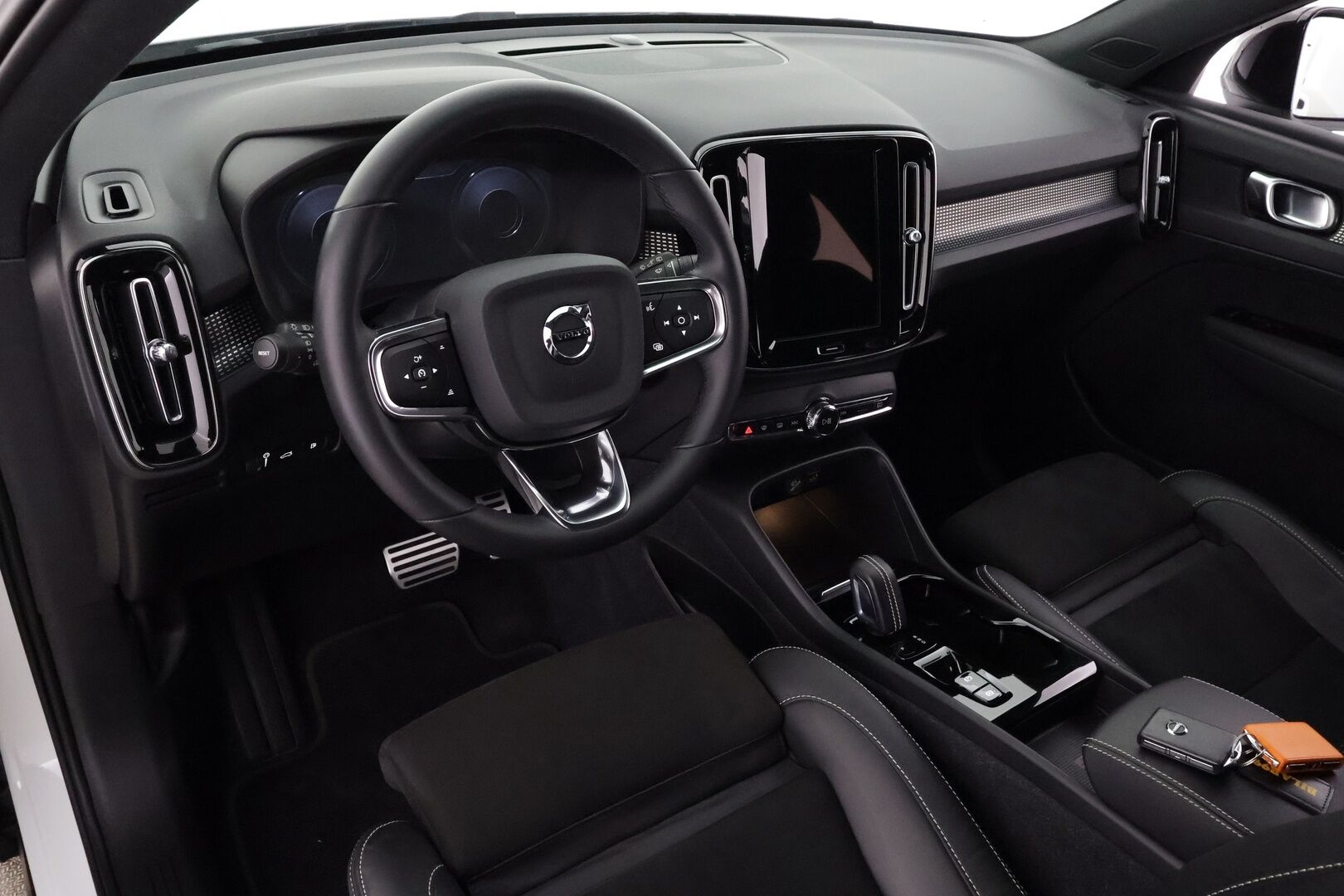 Volvo XC40 2022 T4 TwE R-Design Edition aut - | ACC | LED | P.Kamera | Lisälämmitin | Sporttipenkit | Kaistavahti | Navi | Keyless | Apple&Android | Merkkihuollot | 