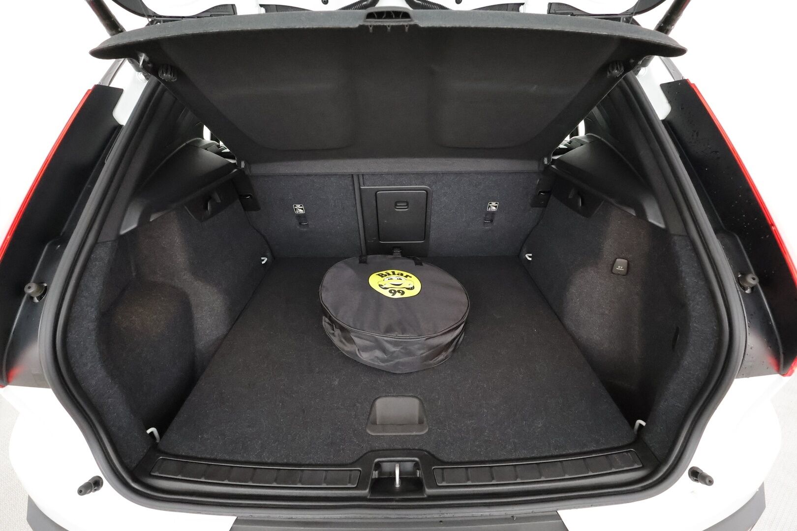 Volvo XC40 2022 T4 TwE R-Design Edition aut - | ACC | LED | P.Kamera | Lisälämmitin | Sporttipenkit | Kaistavahti | Navi | Keyless | Apple&Android | Merkkihuollot | 