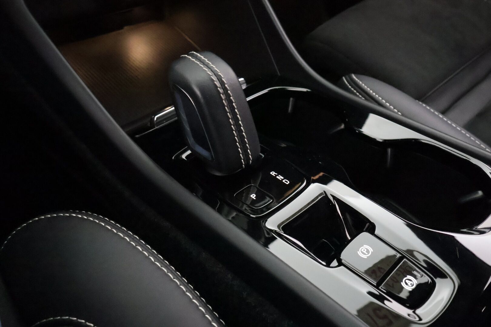 Volvo XC40 2022 T4 TwE R-Design Edition aut - | ACC | LED | P.Kamera | Lisälämmitin | Sporttipenkit | Kaistavahti | Navi | Keyless | Apple&Android | Merkkihuollot | 