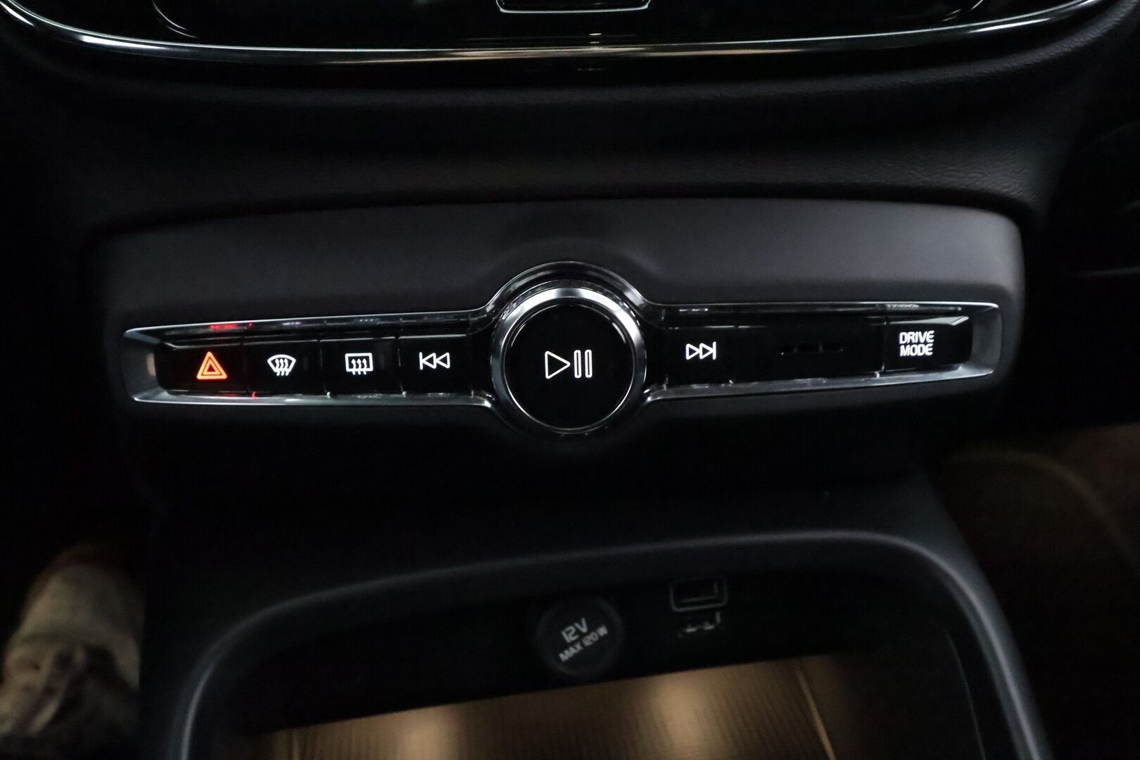 Volvo XC40 2022 T4 TwE R-Design Edition aut - | ACC | LED | P.Kamera | Lisälämmitin | Sporttipenkit | Kaistavahti | Navi | Keyless | Apple&Android | Merkkihuollot | 