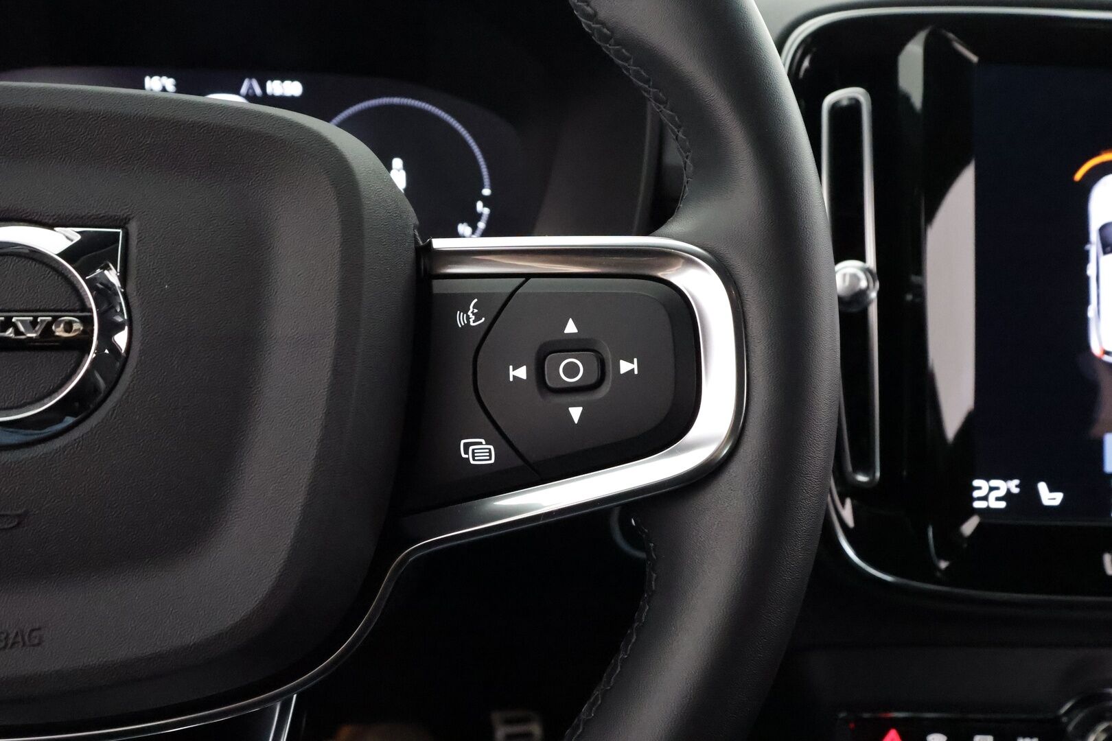 Volvo XC40 2022 T4 TwE R-Design Edition aut - | ACC | LED | P.Kamera | Lisälämmitin | Sporttipenkit | Kaistavahti | Navi | Keyless | Apple&Android | Merkkihuollot | 