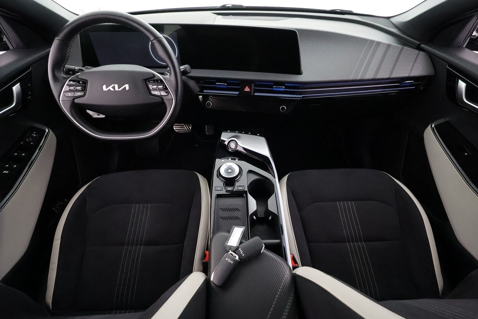 KIA EV6 2022 GT-Line AWD 77 kWh 325 hv - | ACC | ILP | Koukku | LED | Widescreen | Tuuletetut Sähköpenkit | P.Kamera | Puolinahat | Apple&Android | Kahdet Renkaat |