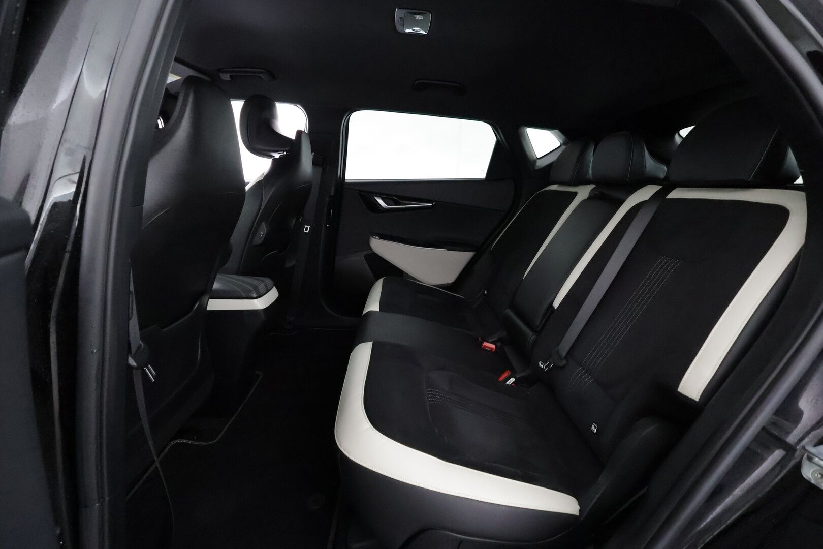 KIA EV6 2022 GT-Line AWD 77 kWh 325 hv - | ACC | ILP | Koukku | LED | Widescreen | Tuuletetut Sähköpenkit | P.Kamera | Puolinahat | Apple&Android | Kahdet Renkaat |