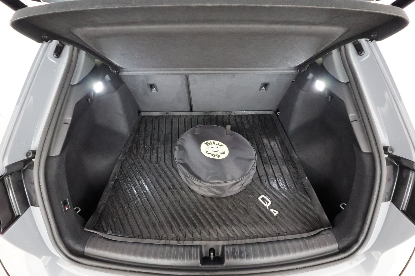 AUDI Q4 E-TRON 2024 45e-tron Quattro Proline - | ACC | ILP | Koukku | Matrix-LED | Sonos | muistipenkki | P.Kamera | Sporttipenkit | Apple&Android | Merkkihuollettu | Kahdet renkaat |