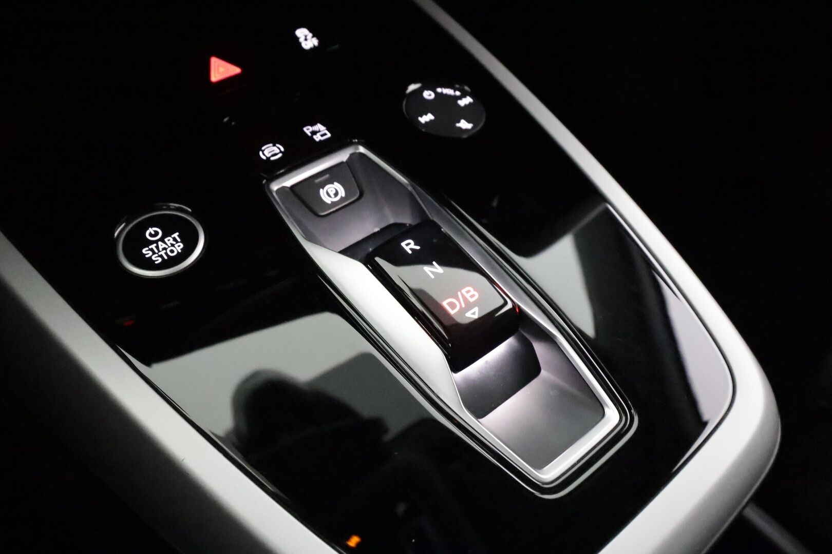 AUDI Q4 E-TRON 2024 45e-tron Quattro Proline - | ACC | ILP | Koukku | Matrix-LED | Sonos | muistipenkki | P.Kamera | Sporttipenkit | Apple&Android | Merkkihuollettu | Kahdet renkaat |