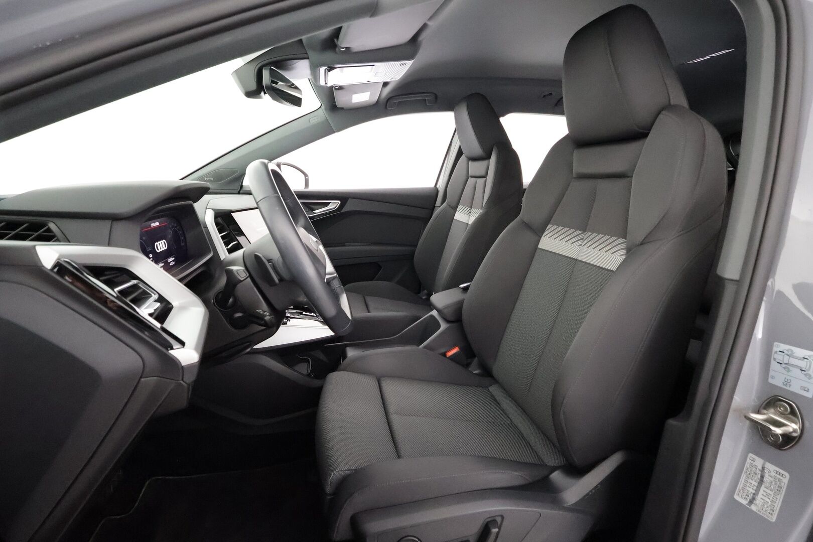 AUDI Q4 E-TRON 2024 45e-tron Quattro Proline - | ACC | ILP | Koukku | Matrix-LED | Sonos | muistipenkki | P.Kamera | Sporttipenkit | Apple&Android | Merkkihuollettu | Kahdet renkaat |