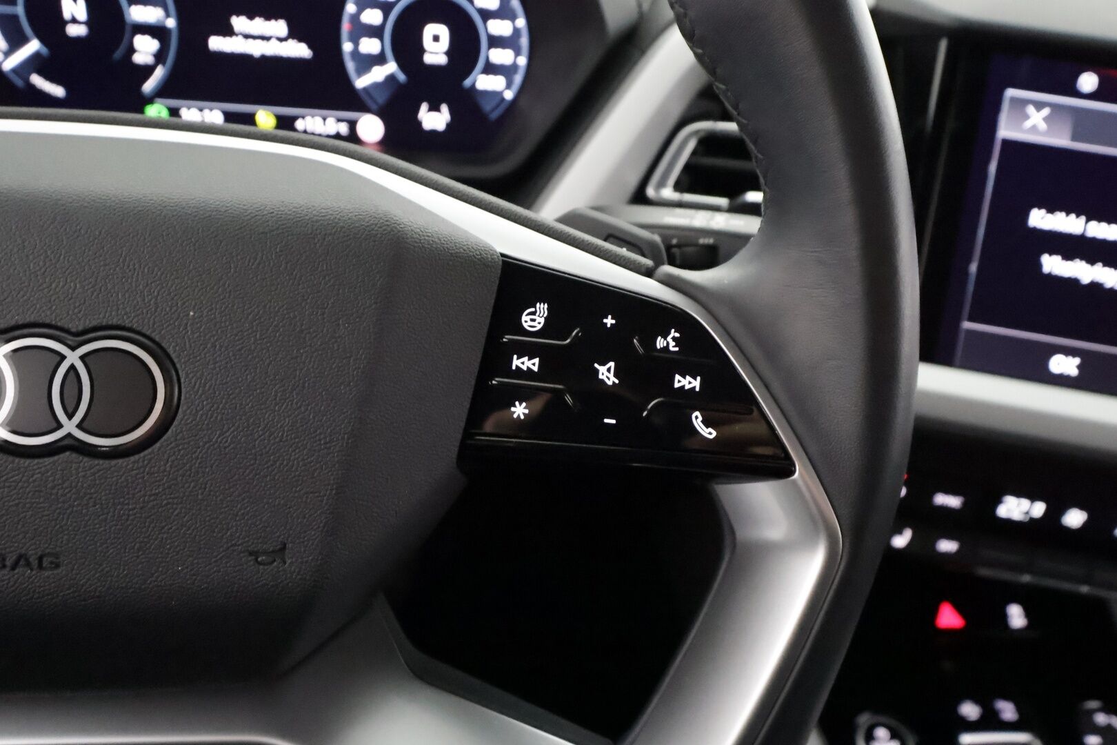 AUDI Q4 E-TRON 2024 45e-tron Quattro Proline - | ACC | ILP | Koukku | Matrix-LED | Sonos | muistipenkki | P.Kamera | Sporttipenkit | Apple&Android | Merkkihuollettu | Kahdet renkaat |