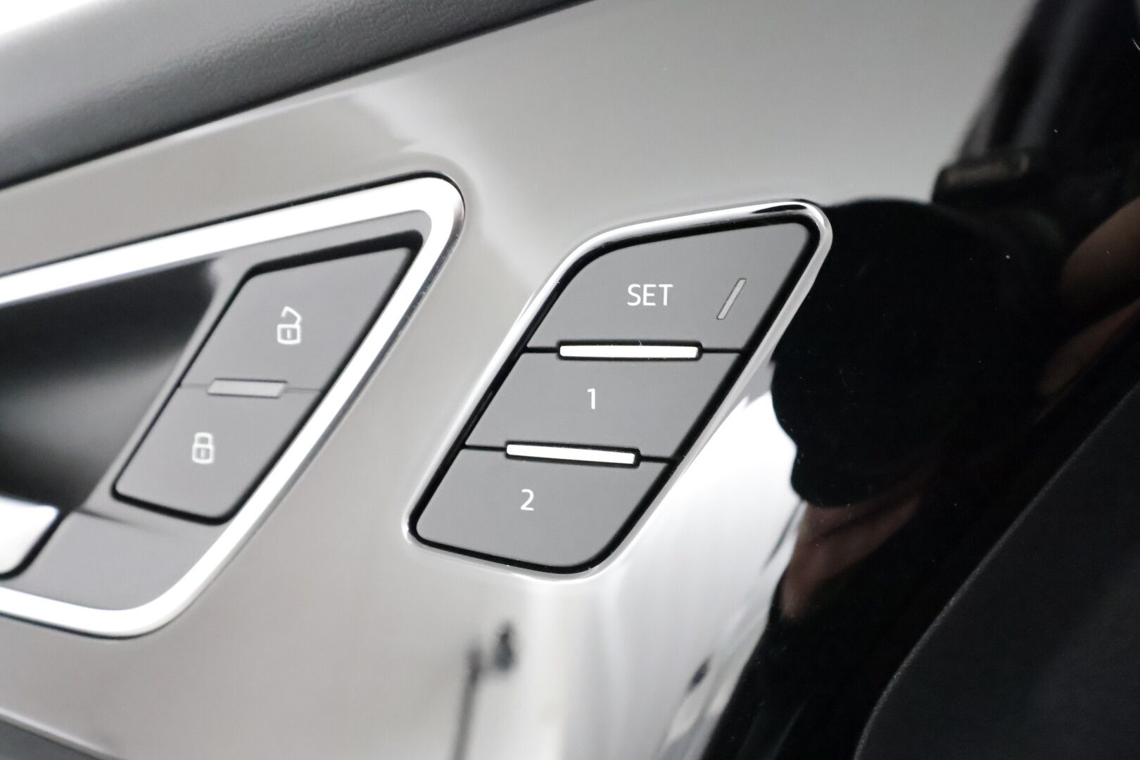 AUDI Q4 E-TRON 2024 45e-tron Quattro Proline - | ACC | ILP | Koukku | Matrix-LED | Sonos | muistipenkki | P.Kamera | Sporttipenkit | Apple&Android | Merkkihuollettu | Kahdet renkaat |