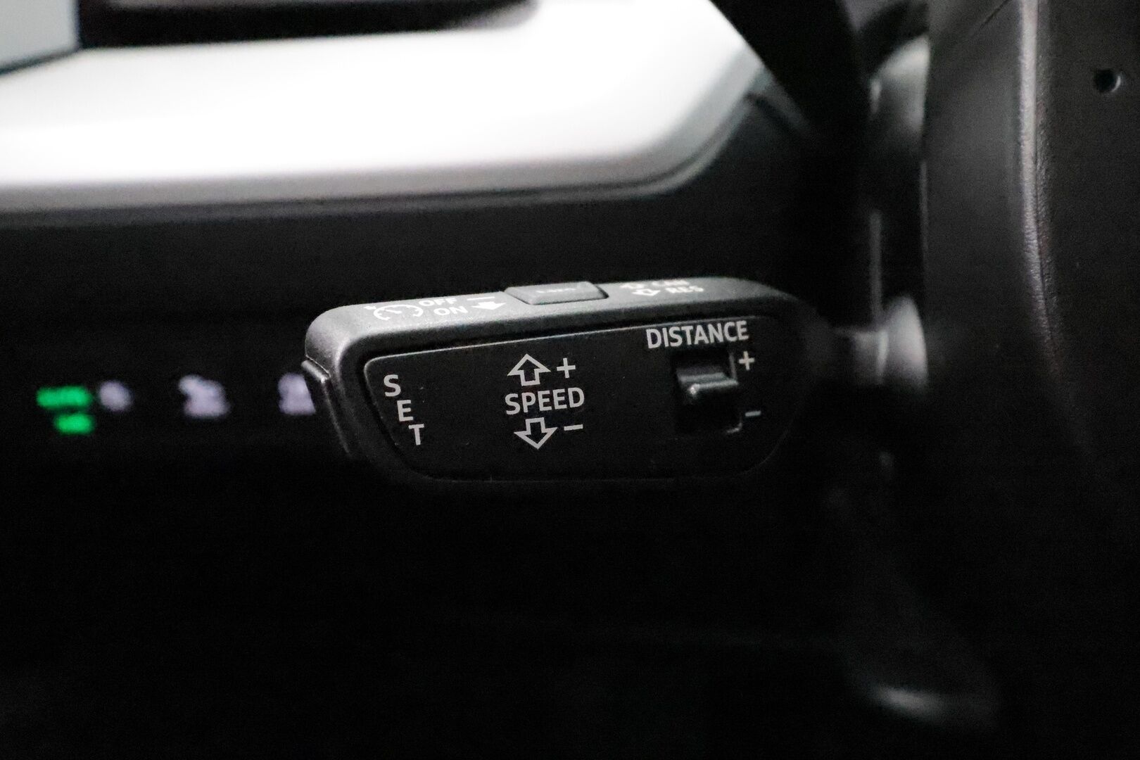AUDI Q4 E-TRON 2024 45e-tron Quattro Proline - | ACC | ILP | Koukku | Matrix-LED | Sonos | muistipenkki | P.Kamera | Sporttipenkit | Apple&Android | Merkkihuollettu | Kahdet renkaat |