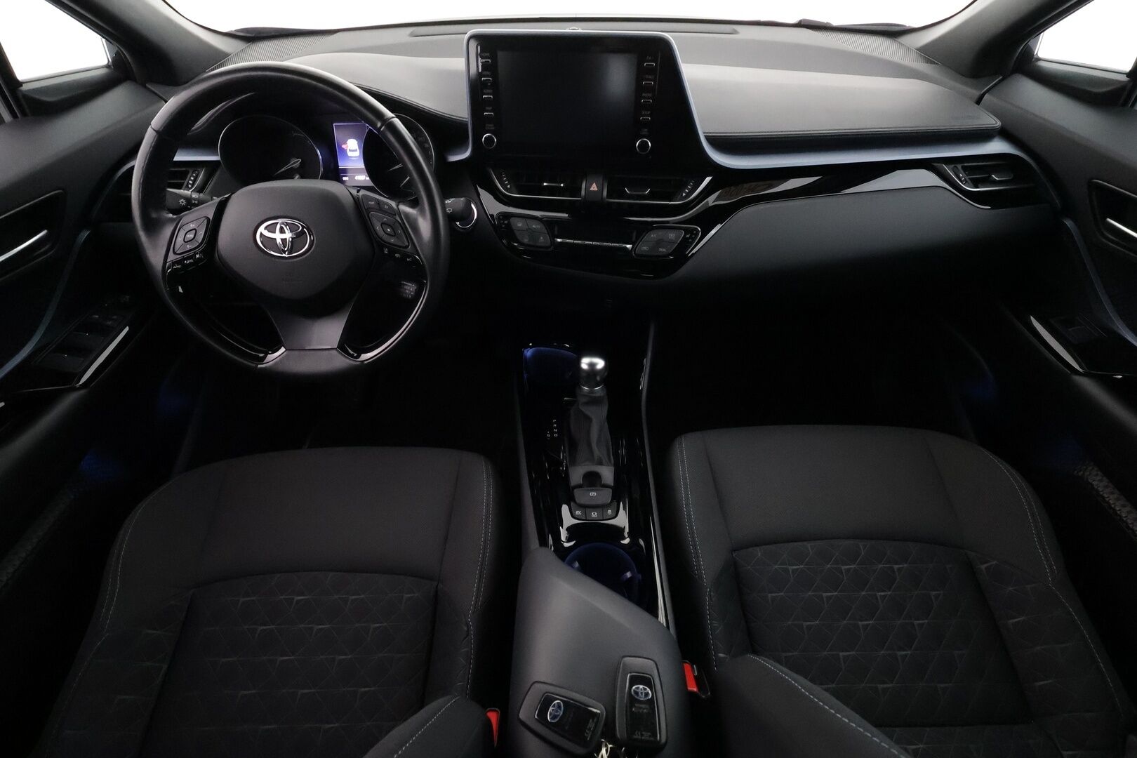 TOYOTA C-HR 2020 2,0 Hybrid Style - | ACC | LED | P.Kamera | Katveavustin | Ratinlämmitys | Kaistavahti | Keyless | Merkkihuollot |
