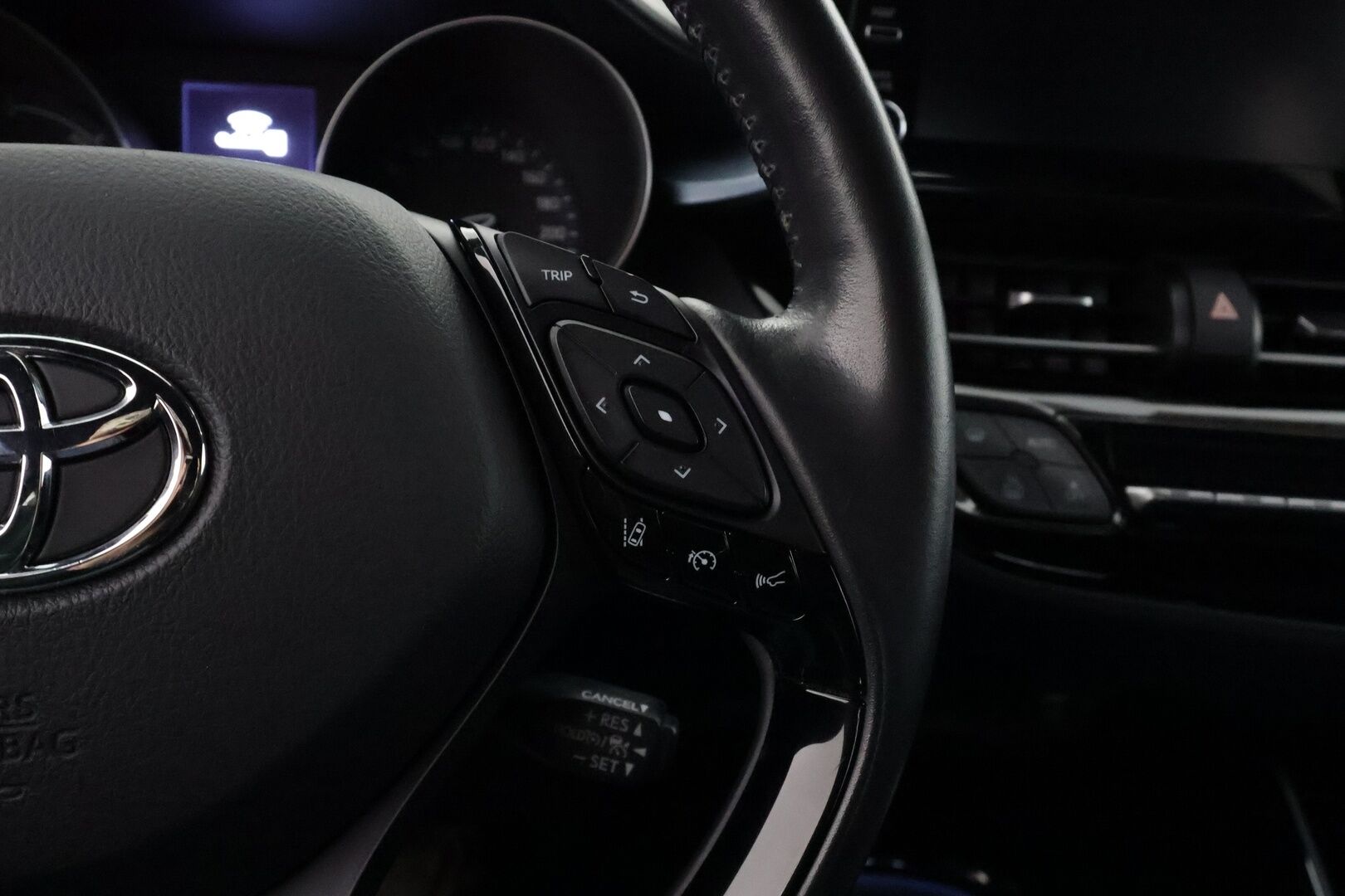 TOYOTA C-HR 2020 2,0 Hybrid Style - | ACC | LED | P.Kamera | Katveavustin | Ratinlämmitys | Kaistavahti | Keyless | Merkkihuollot |