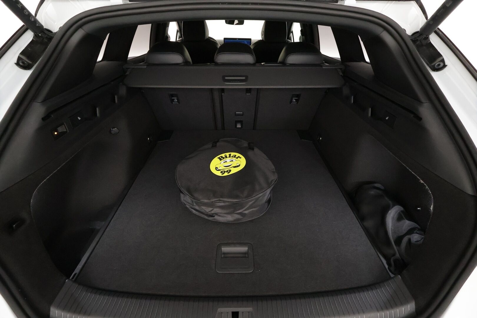 VOLKSWAGEN ID.7 2026 Tourer GTX 4Motion 250kW - | ACC | ILP | Koukku | Smart Glass | Matrix-LED | Hierovat&Ilmastoidut Muistipenkit | H/K | HUD | 360-Kamera  | Merkkihuollettu |