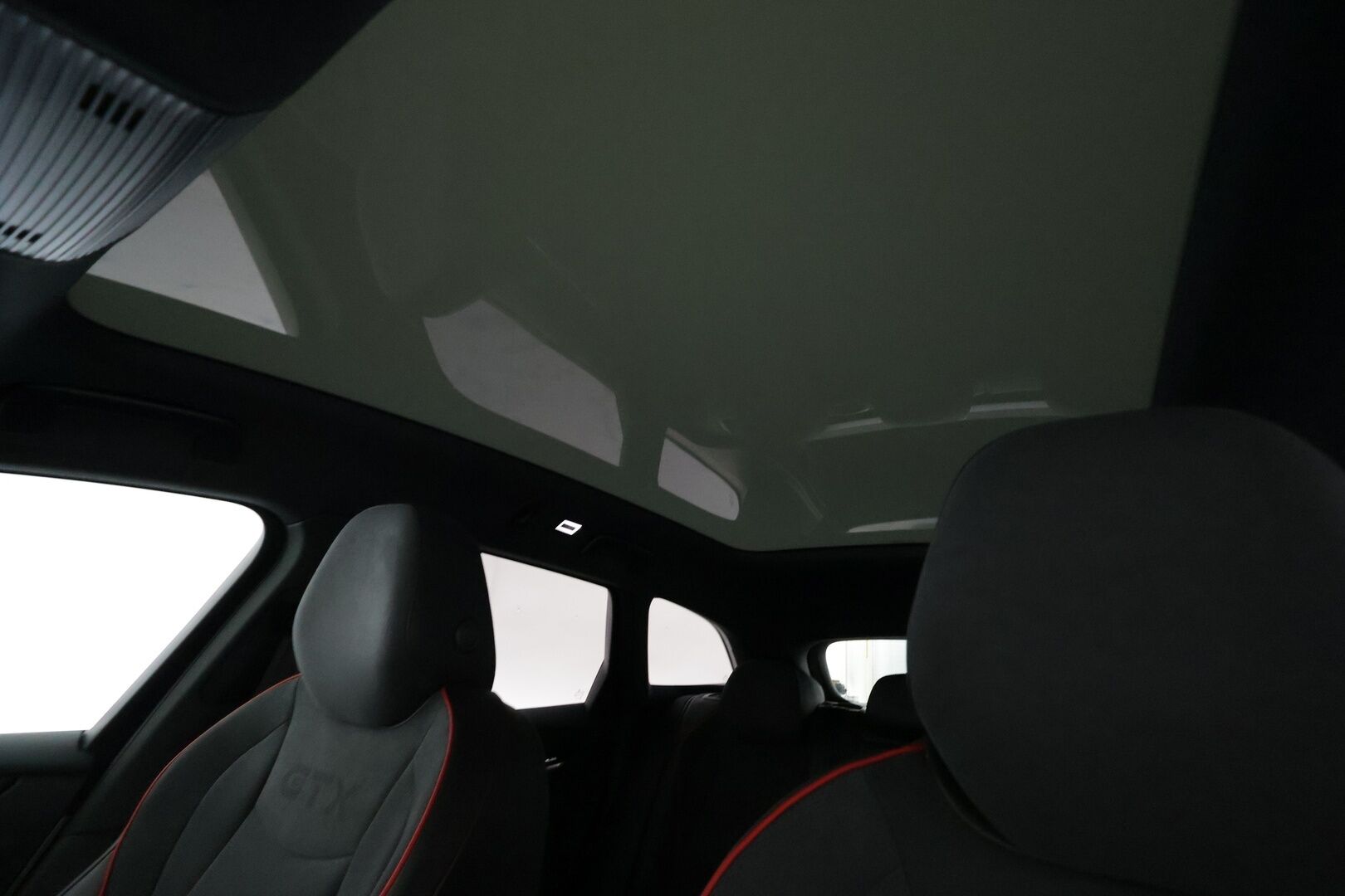 VOLKSWAGEN ID.7 2026 Tourer GTX 4Motion 250kW - | ACC | ILP | Koukku | Smart Glass | Matrix-LED | Hierovat&Ilmastoidut Muistipenkit | H/K | HUD | 360-Kamera  | Merkkihuollettu |