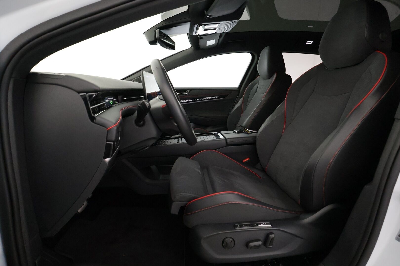 VOLKSWAGEN ID.7 2026 Tourer GTX 4Motion 250kW - | ACC | ILP | Koukku | Smart Glass | Matrix-LED | Hierovat&Ilmastoidut Muistipenkit | H/K | HUD | 360-Kamera  | Merkkihuollettu |