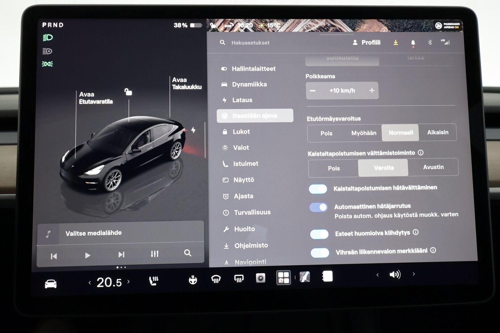 Tesla Model 3 2023 RWD - | ILP | Koukku | ACC | Matrix-LED | P.Kamera | Lasikatto | Muistipenkki | Premium Speakers | Navi | Kaistavahti | Keyless | Kahdet renkaat |