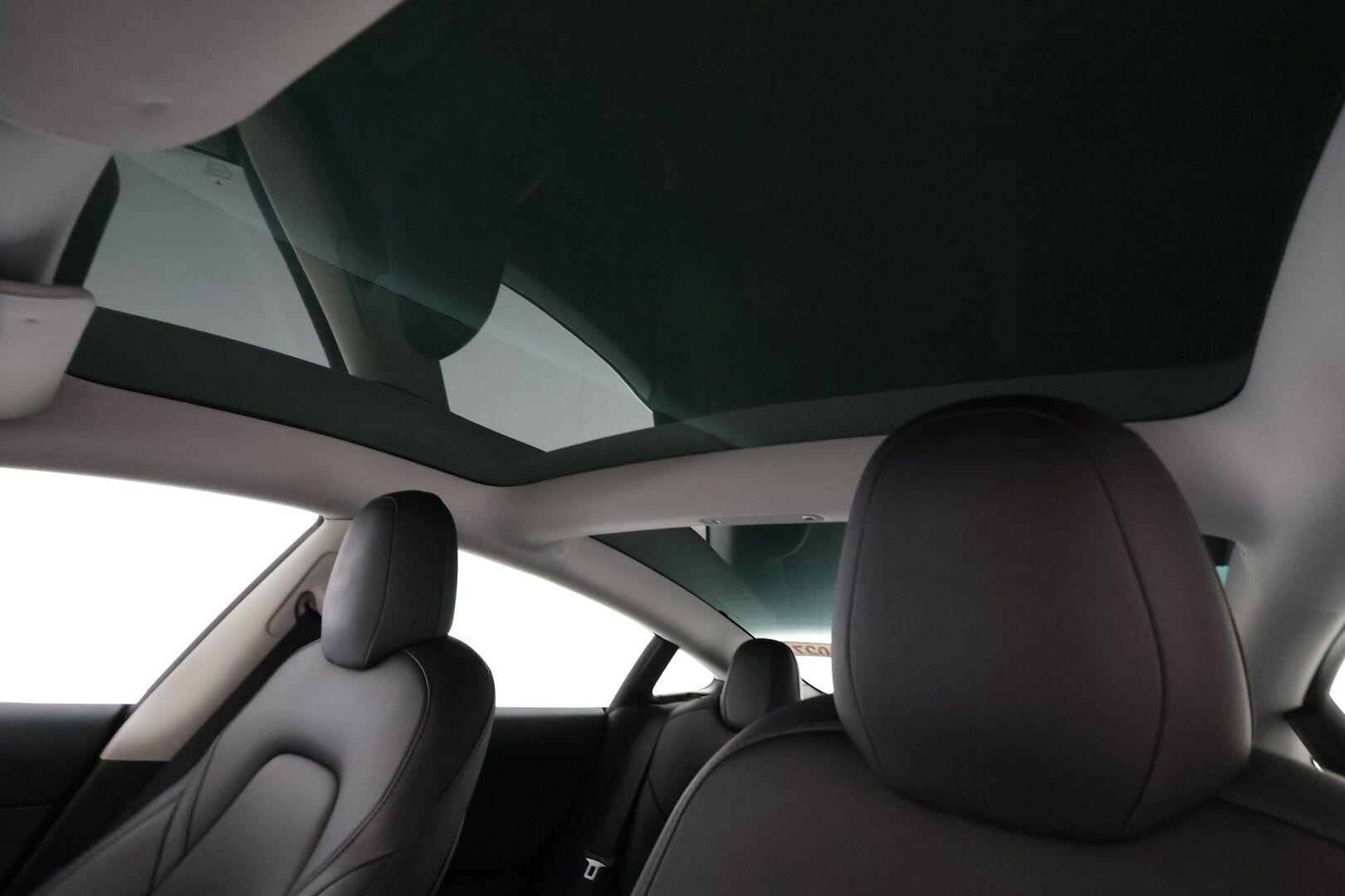 Tesla Model 3 2023 RWD - | ILP | Koukku | ACC | Matrix-LED | P.Kamera | Lasikatto | Muistipenkki | Premium Speakers | Navi | Kaistavahti | Keyless | Kahdet renkaat |