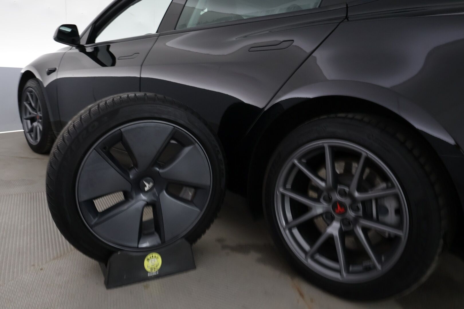 Tesla Model 3 2023 RWD - | ILP | Koukku | ACC | Matrix-LED | P.Kamera | Lasikatto | Muistipenkki | Premium Speakers | Navi | Kaistavahti | Keyless | Kahdet renkaat |