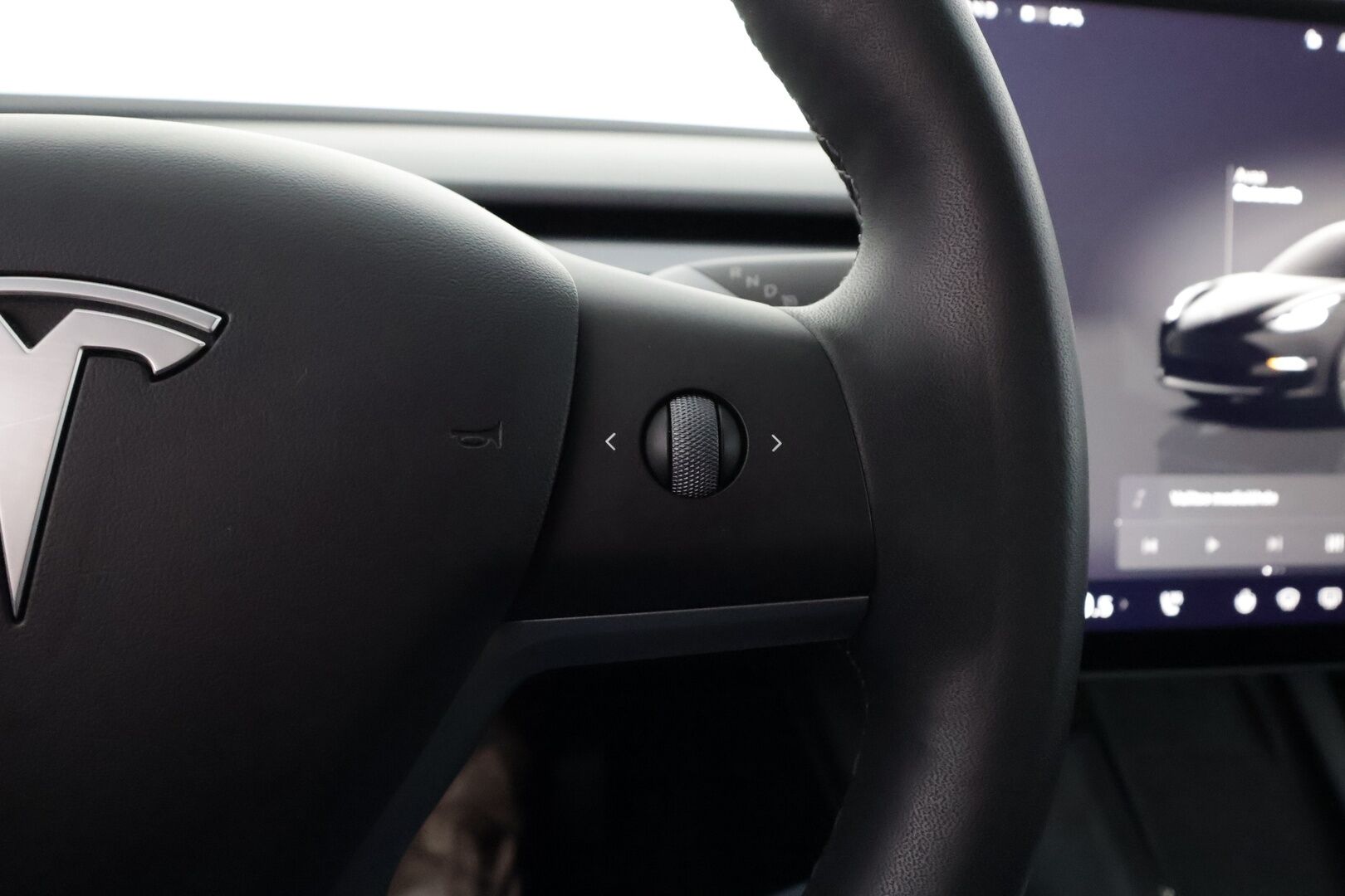 Tesla Model 3 2023 RWD - | ILP | Koukku | ACC | Matrix-LED | P.Kamera | Lasikatto | Muistipenkki | Premium Speakers | Navi | Kaistavahti | Keyless | Kahdet renkaat |
