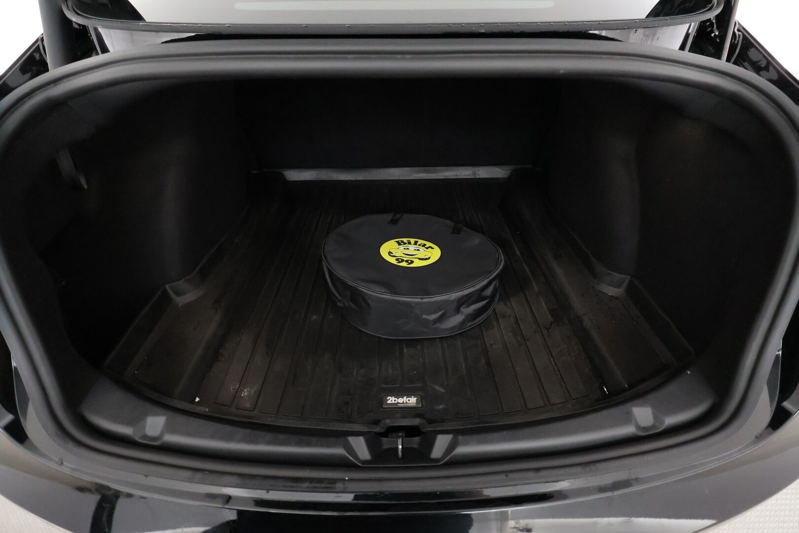 Tesla Model 3 2023 RWD - | ILP | Koukku | ACC | Matrix-LED | P.Kamera | Lasikatto | Muistipenkki | Premium Speakers | Navi | Kaistavahti | Keyless | Kahdet renkaat |