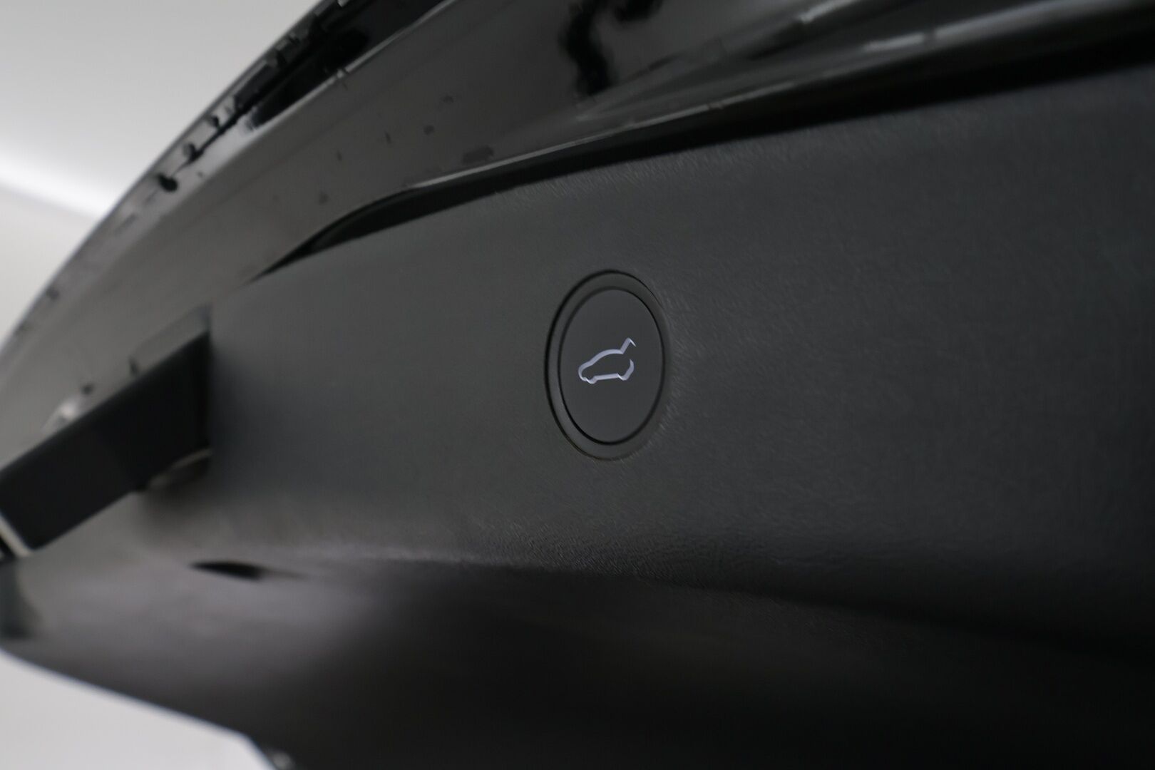 Tesla Model 3 2023 RWD - | ILP | Koukku | ACC | Matrix-LED | P.Kamera | Lasikatto | Muistipenkki | Premium Speakers | Navi | Kaistavahti | Keyless | Kahdet renkaat |