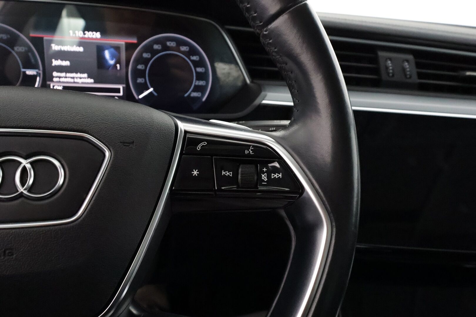 AUDI E-TRON 2020 55 Quattro - | ACC | Lisälämmitin | HUD | Muistipenkki | Matrix-LED | Panorama | Apple&Android | merkkihuollettu |