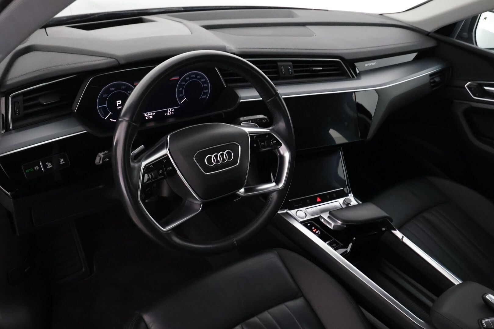 AUDI E-TRON 2020 55 Quattro - | ACC | Lisälämmitin | HUD | Muistipenkki | Matrix-LED | Panorama | Apple&Android | merkkihuollettu |