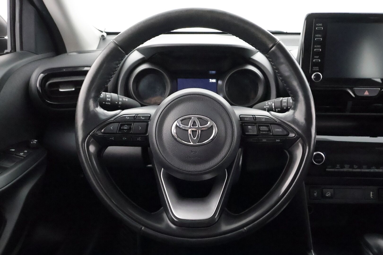 TOYOTA YARIS CROSS 2023 1,5 Hybrid AWD-i Active - | ACC | Lohkolämmitin | P.Kamera | Kaistavahti | Apple&Android | Ratinlämmitys | Kahdet renkaat |