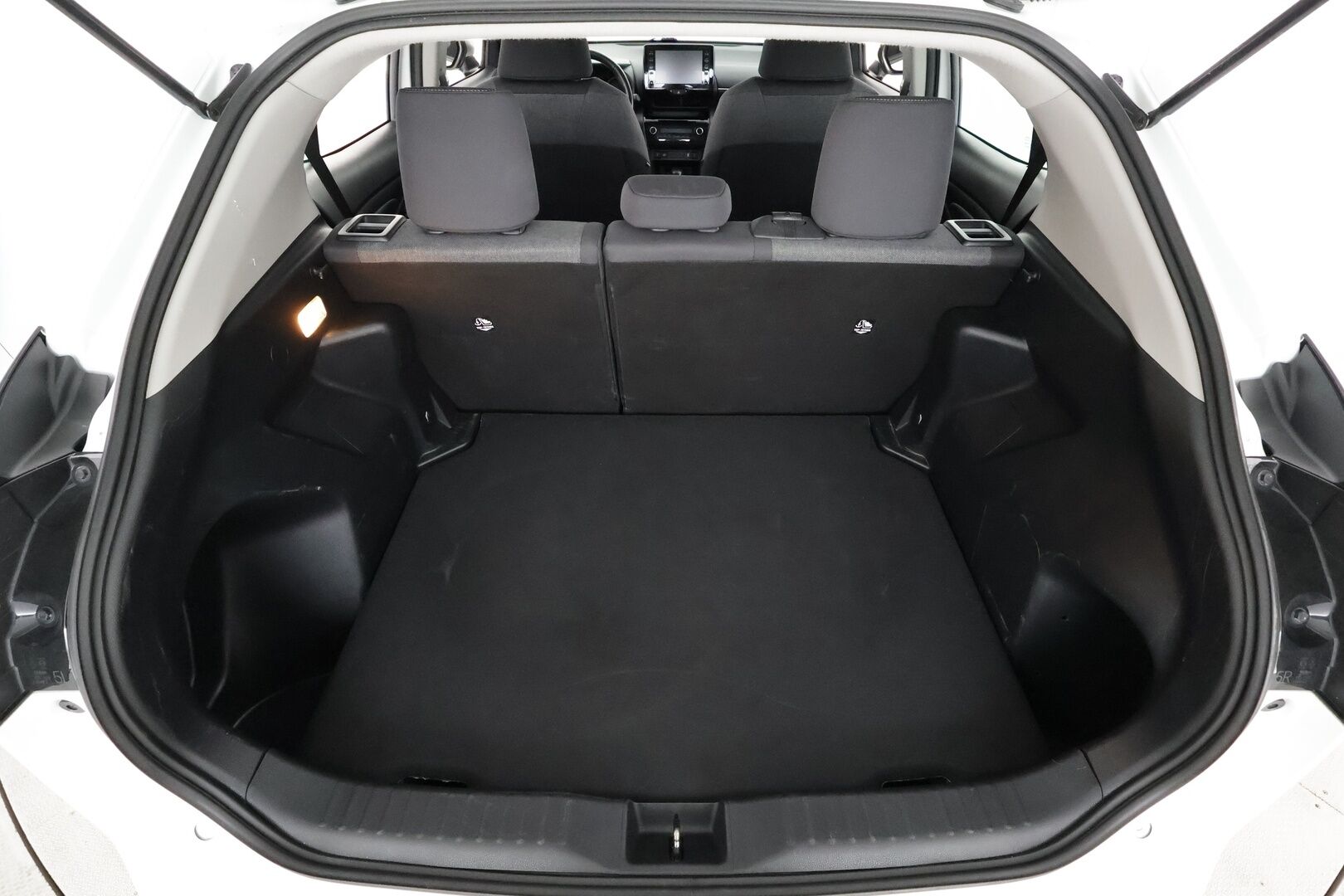 TOYOTA YARIS CROSS 2023 1,5 Hybrid AWD-i Active - | ACC | Lohkolämmitin | P.Kamera | Kaistavahti | Apple&Android | Ratinlämmitys | Kahdet renkaat |