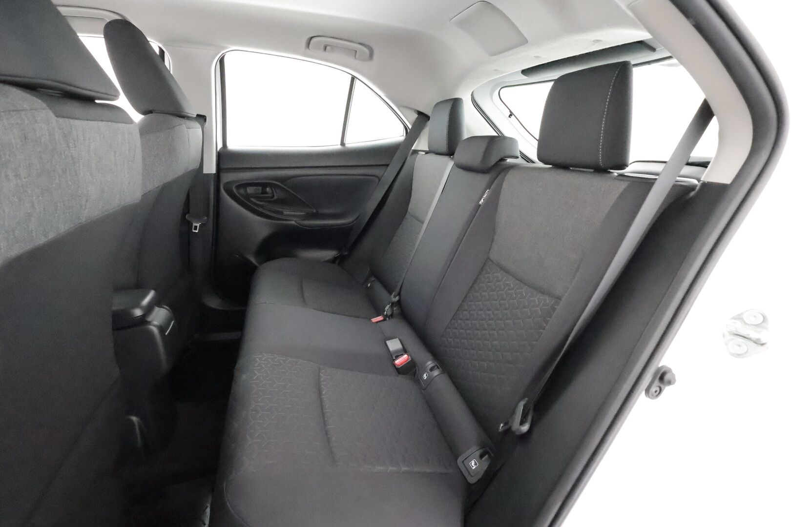 TOYOTA YARIS CROSS 2023 1,5 Hybrid AWD-i Active - | ACC | Lohkolämmitin | P.Kamera | Kaistavahti | Apple&Android | Ratinlämmitys | Kahdet renkaat |